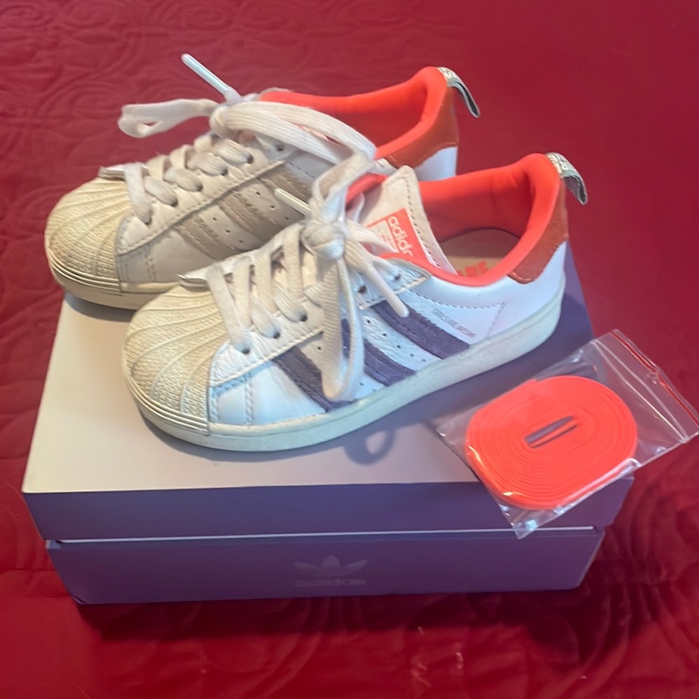 Adidas Sneakers